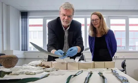 Khai quật 8.000 đồng xu thời Trung cổ và hàng trăm ‘báu vật’ giá trị thời Đồ đồng