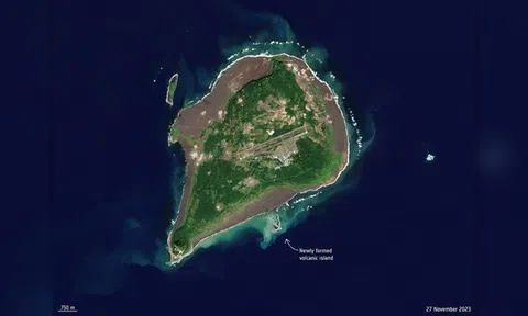 Hòn đảo núi lửa mới hình thành trên biển Thái Bình Dương ngoài khơi Nhật Bản vẫn đang dâng lên