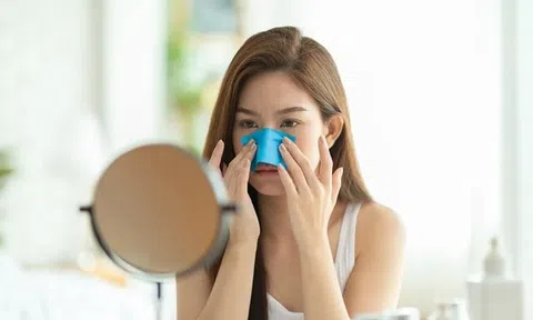 Vì sao vùng chữ T trên mặt lại tiết ra nhiều dầu hơn những vùng còn lại?