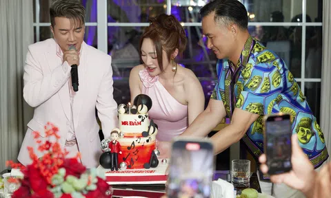 Đàm Vĩnh Hưng hát live cực sung trong tiệc VIP của vợ diễn viên Chi Bảo