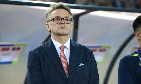 HLV Troussier gây sốt trước ngày hội quân cùng ĐT Việt Nam