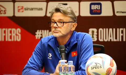 HLV Troussier nhận 'cảnh báo' từ truyền thông Indonesia