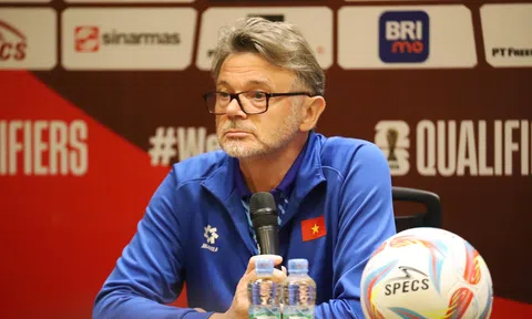 HLV Troussier: 'Chúng tôi tập hàng trăm lần để tránh quả ném biên nhưng vẫn thua'