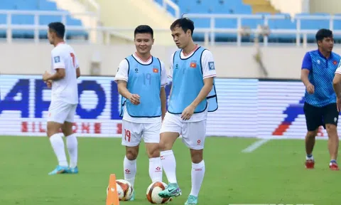 ĐT Việt Nam tập 'làm quen' sân Mỹ Đình, trò cưng HLV Troussier tái xuất