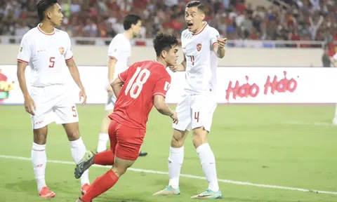 VIDEO: Hàng thủ ĐT Việt Nam lơ là, sao nhập tịch Indonesia đánh đầu tung lưới