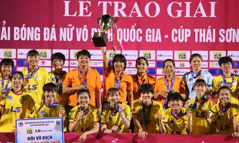 Huỳnh Như cùng loạt tuyển thủ Việt Nam sang Hàn Quốc
