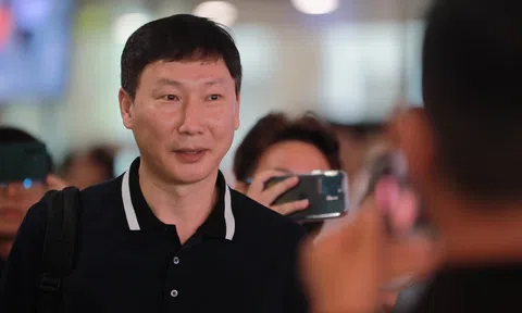 Tân HLV trưởng ĐT Việt Nam cập bến Hà Nội