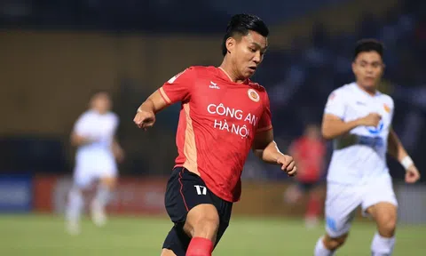 Văn Thanh lên tiếng sau án phạt cực nặng vì xúc phạm trọng tài