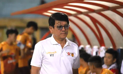 Thua 1-4, HLV HAGL bức xúc: 'CAHN viết đơn phàn nàn trọng tài là đúng'