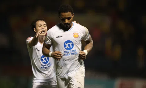 Rafaelson ghi 5 bàn, Nam Định ngược dòng đánh bại Thanh Hóa