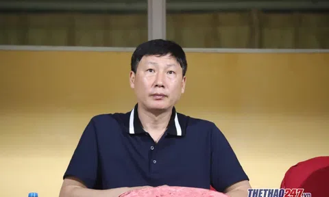 Rõ một thứ HLV Kim Sang Sik không thể thuận lợi bằng HLV Troussier