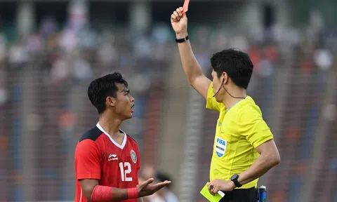 'Máy ném biên' Indonesia bị đuổi sau 3 phút thi đấu ở Hàn Quốc