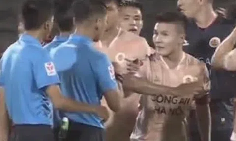 Quang Hải cùng đồng đội CAHN phản ứng trọng tài sau trận thua