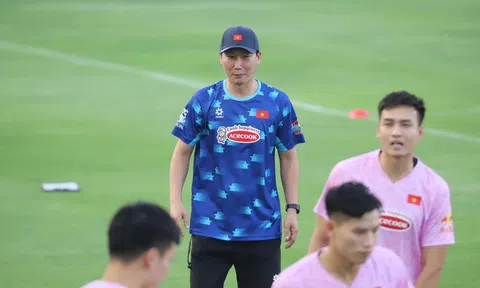 HLV Kim Sang Sik lý giải việc muốn 'làm anh' ở ĐT Việt Nam