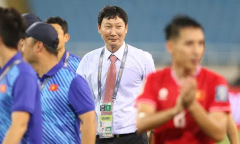Báo Hàn Quốc: 'HLV Kim Sang Sik vực dậy ĐT Việt Nam'