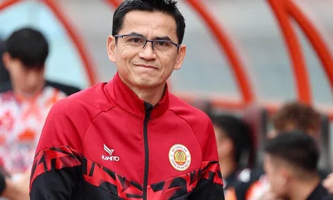 Được loạt đại gia quan tâm, HLV Kiatisak sang Indonesia làm việc?