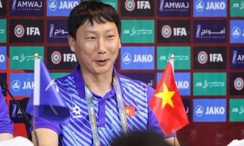 VIDEO: HLV ĐT Việt Nam khen học trò hết lời sau trận thua 1-3 Iraq