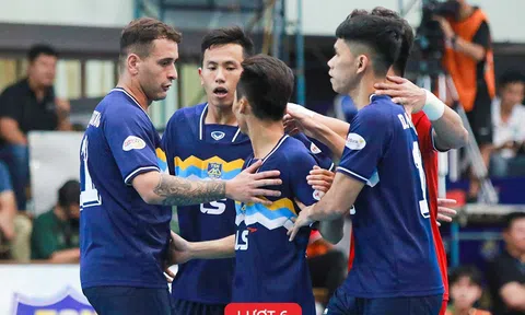 Đại thắng 6-0, đội bóng Việt Nam độc chiếm ngôi đầu bảng