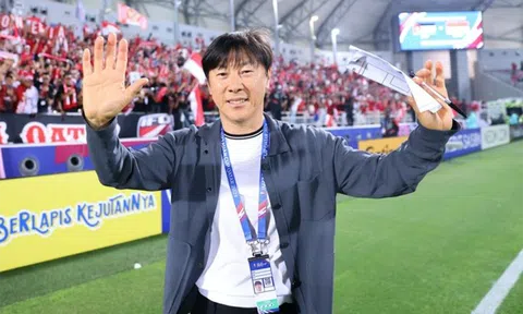 HLV Shin Tae Yong được 'đưa lên mây xanh'