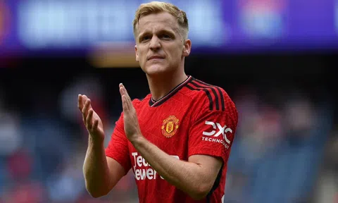 'Cục nợ' xác nhận rời Man United, fan lại buồn hơn là vui
