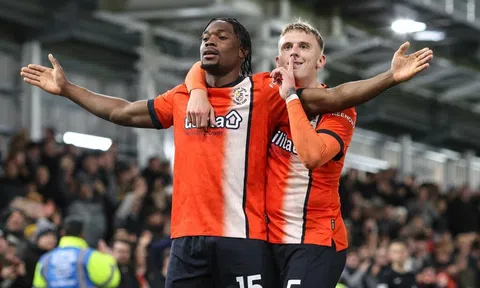Đội bóng tí hon lập kỳ tích tại Premier League