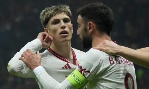 Garnacho lại bắt chước Ronaldo làm CĐV nổi giận