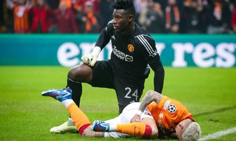 Andre Onana lên giữa sân 'xoay compa' làm CĐV thót tim