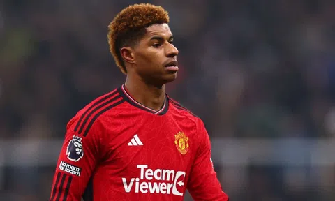 Hờn dỗi khi bị thay ra sớm, Rashford bị huyền thoại mắng thẳng mặt