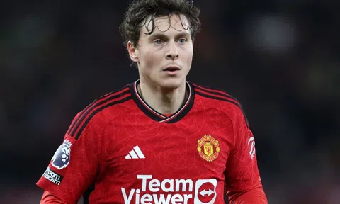 Vừa nhận giải tưng bừng, MU đón ngay tin dữ từ trụ cột hàng thủ