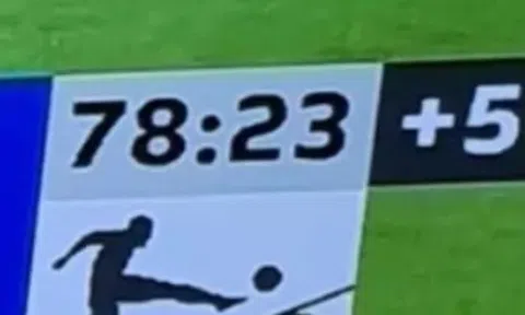 Sự cố kỳ lạ ở Bundesliga 2, hiệp một kéo dài hơn 80 phút