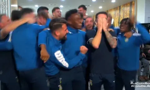 Đội bóng tí hon sung sướng, ôm nhau ăn mừng khi bốc thăm trúng Real Madrid