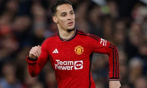 MU trả giá đắt vì 'chiều' Ten Hag
