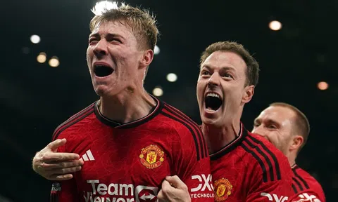 Hojlund lần đầu lên tiếng về cặp cánh 'thảm họa' của Man Utd