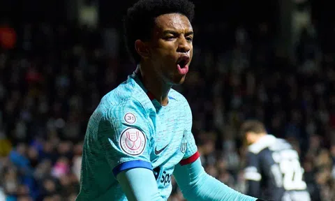 Barca chật vật trước đội hạng 4