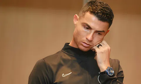 Ngã ngũ vụ Ronaldo không ra sân thi đấu với Messi