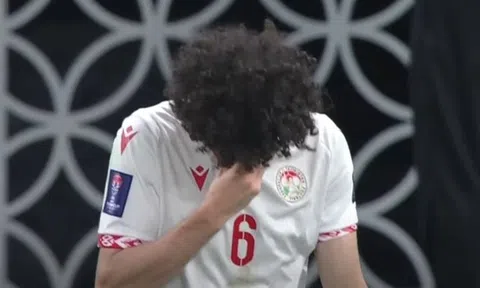Cầu thủ vô danh khóc nức nở sau bàn thắng lịch sử tại Asian Cup
