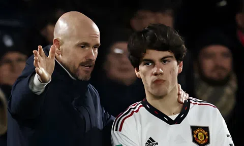 Ten Hag gây phẫn nộ vì loại bỏ 'tương lai của MU'