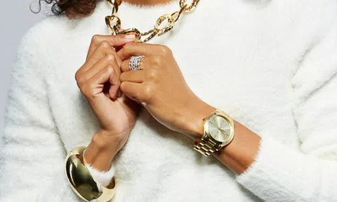 Tại sao nói 'đàn ông không đeo vàng, đàn bà không đeo bạc'?