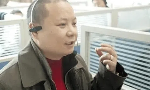 Chàng trai thất học mất 5 năm trở thành tỷ phú tự thân nhờ rửa chân cho người