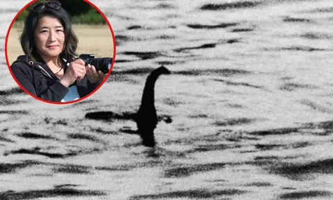 Đang thư giãn vui vẻ, cặp đôi ngỡ ngàng khi được tận mắt thấy quái vật hồ Loch Ness huyền thoại