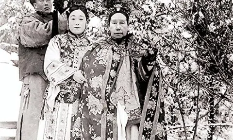 Vô tình thấy Từ Hi Thái hậu đang tắm, nữ quan thở dài biết nhà Thanh đã ‘hết thuốc chữa’