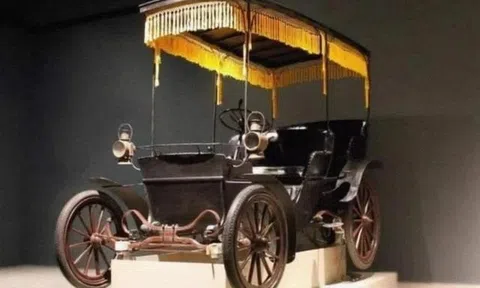 Từ Hi Thái hậu bỏ đi ô tô vì không chịu nổi tài xế ngồi trước mình