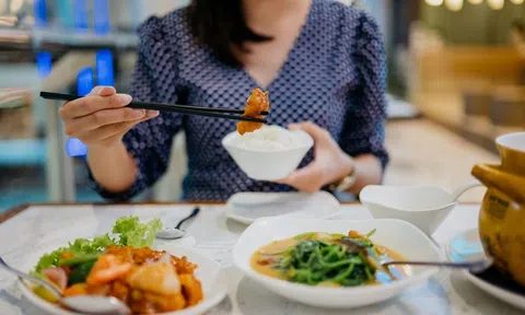 Đăng ảnh ăn hàng lên mạng, người phụ nữ nhận bài học trị giá tiền tỷ