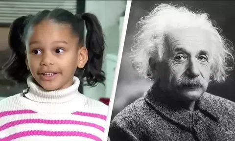 Thần đồng Mỹ khiến bố mẹ sửng sốt khi 18 tháng tuổi 'bắn tiếng Trung', làm test IQ thì cao gần bằng Einstein