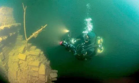 Thành phố 'ngủ quên' dưới nước 600 năm 'tỉnh giấc' khiến hậu thế sởn da gà