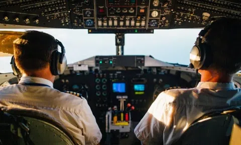 Tại sao cơ trưởng và cơ phó không được ăn suất cơm giống nhau trên cùng chuyến bay?