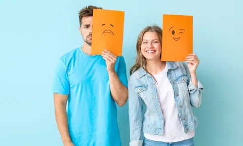 Tại sao người xưa nói 'phụ nữ sợ tai nhỏ, đàn ông sợ nhíu mày'?