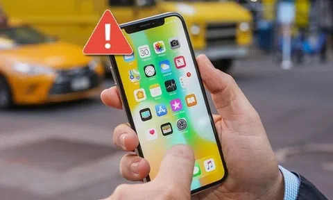 Nên đặt điện thoại úp hay ngửa màn hình? Chuyên gia cảnh báo tác hại khi đặt sai cách