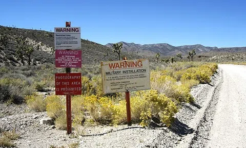 Lật tẩy sự thật về UFO hình trứng tại căn cứ tuyệt mật 'Khu vực 51' được giấu kín hơn 40 năm qua