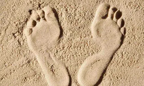 Bí ẩn bàn chân người dạt vào bờ biển Mỹ, Canada sau 10 năm mới có lời giải